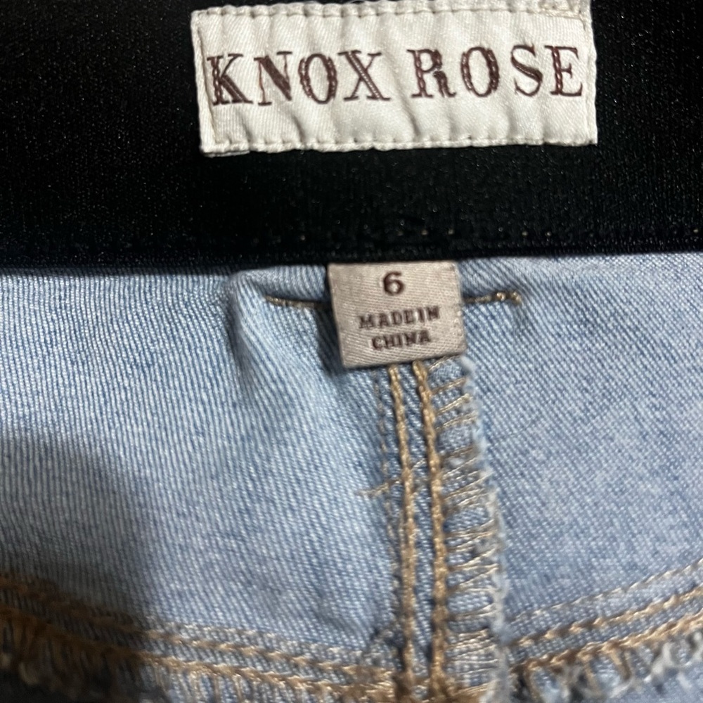 Knox Rose Light Blue Women’s Colorfully Embroidered Denim Skinny Jeans, size 6. - Picture 4 of 4